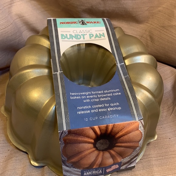 NWT NordicWare Classic Bundt Cake form made in USA - Picture 7 of 7